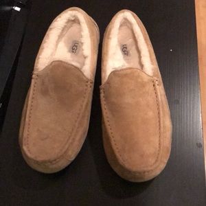 Brand new never worn men’s UGG slippers size 11!